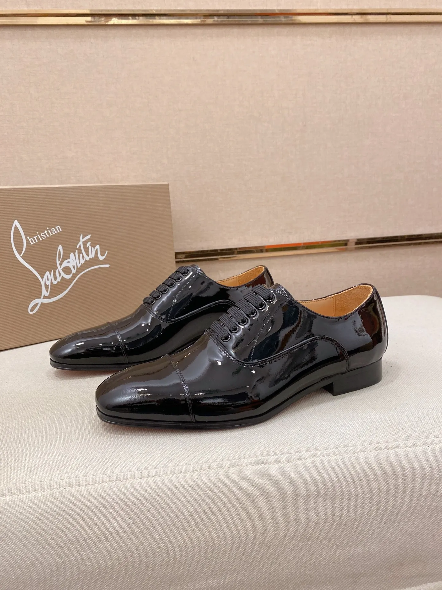 Men's shoes💰:620💰 CL Red bottom series top purchasing agent🔍🔍🇮🇹Italian imported cowhide surface, all imported sheepskin lining💪💪, completely 1⃣️ to 1⃣️reproduction🇮🇹💪💪, ⚠shoes Bottom: The original factory provides the original bottom, the exclusive movable molded bottom is super comfortable, ⚠Original factory follow-up goods, 🔍🔍high quality, you can enter and leave the counter at will, welcome to compare⚠ Code number: 39-44 (38 can be customized, 45 is non-refundable)